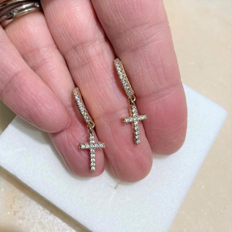 orecchini hoops con croce in argento 925