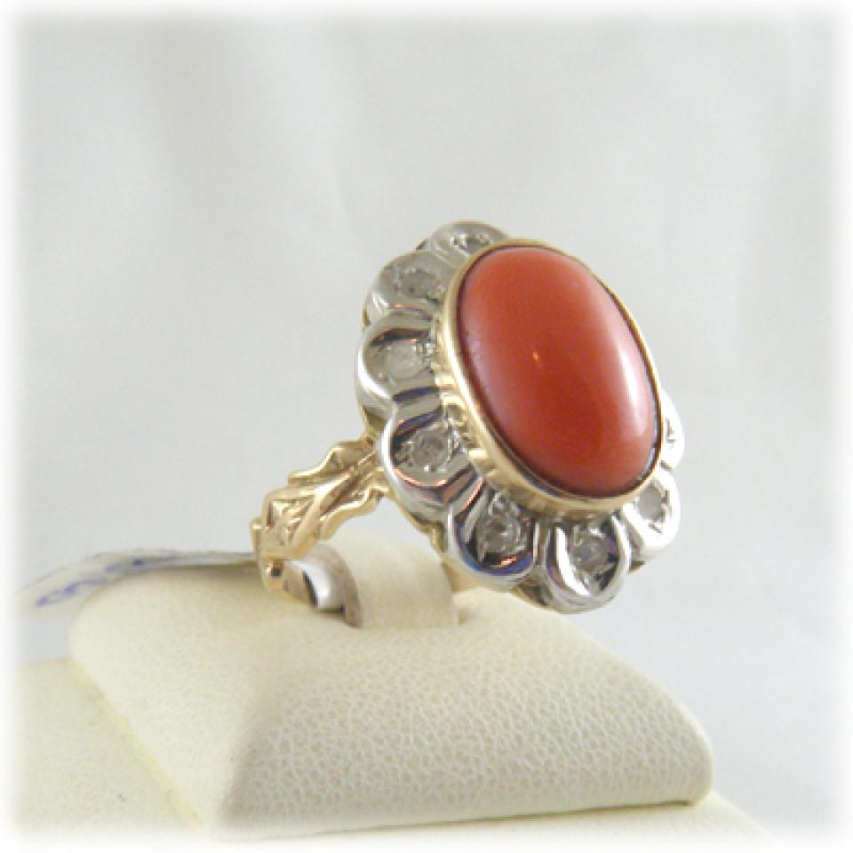 Anello stile antico in oro giallo 575, argento 800 e Corallo