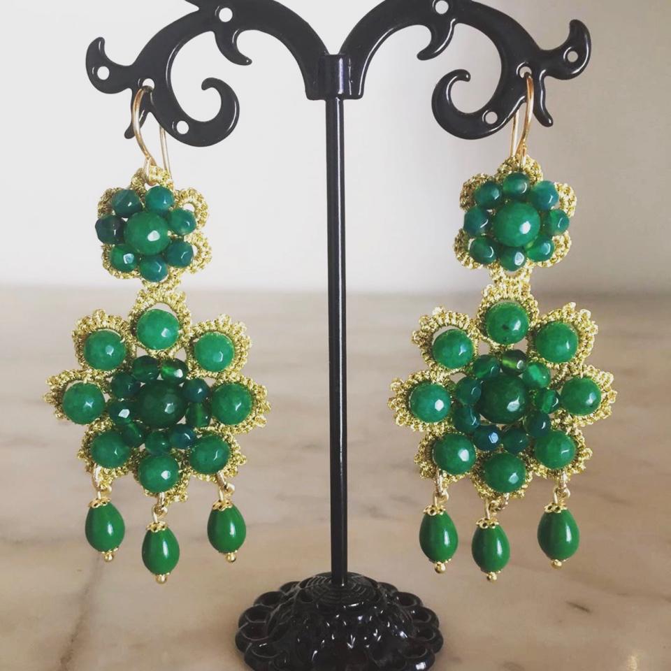 Orecchini in pizzo chiacchierino siciliano originale e pietre dure verdi