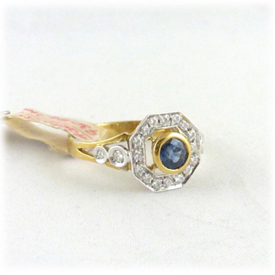 Anello in oro giallo e bianco 18kt. zaffiro blu e diamanti