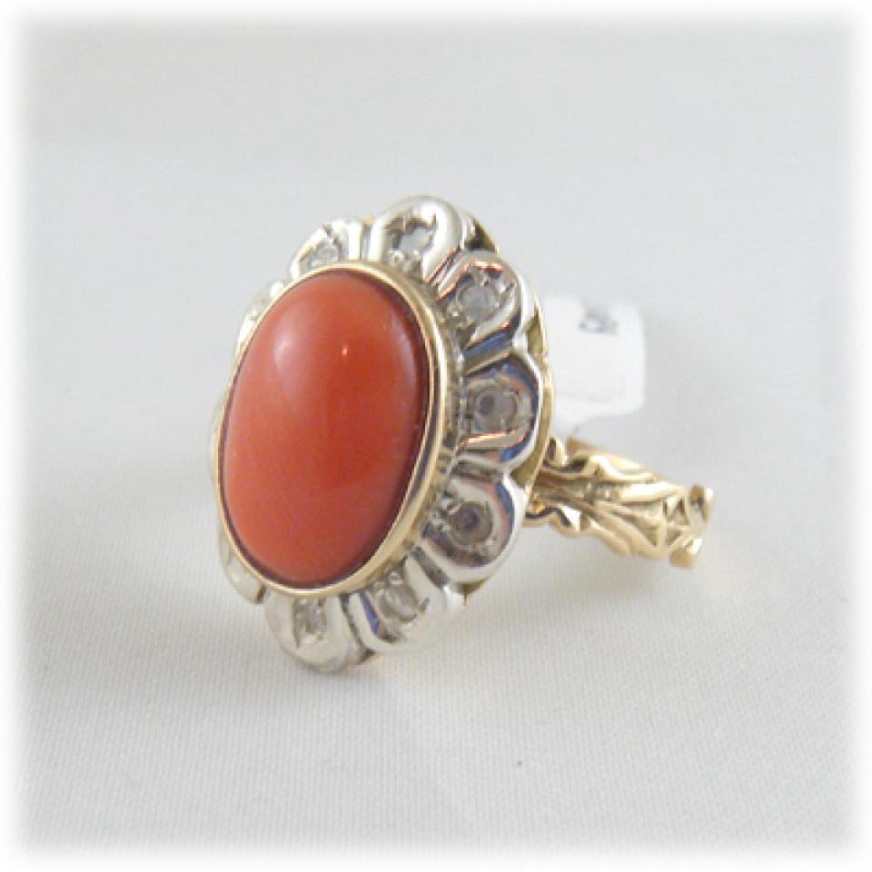 Anello stile antico in oro giallo 575, argento 800 e Corallo