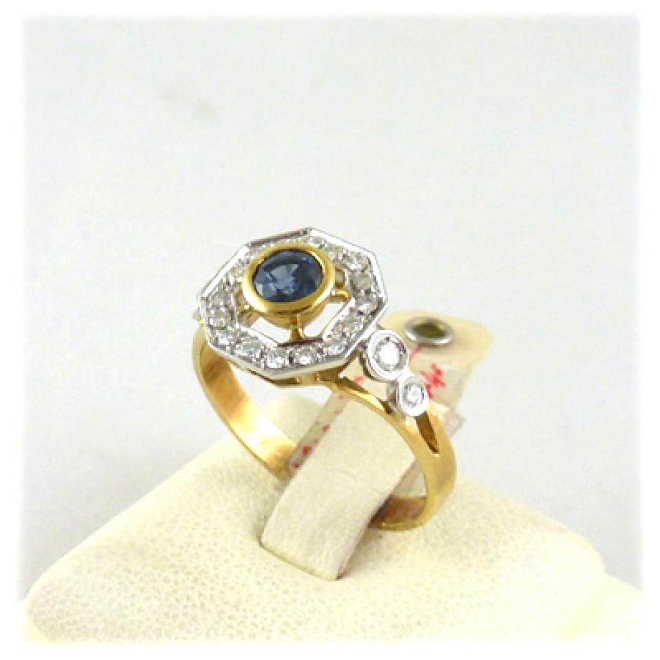 Anello in oro giallo e bianco 18kt. zaffiro blu e diamanti