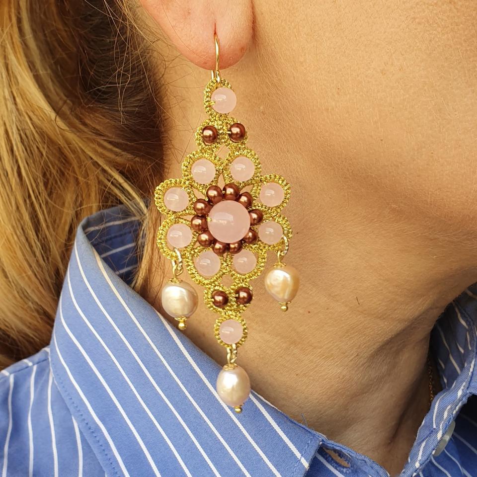 Orecchini in pizzo chiacchierino siciliano originale quarzi rosa e perle