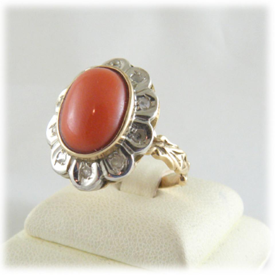 Anello stile antico in oro giallo 575, argento 800 e Corallo