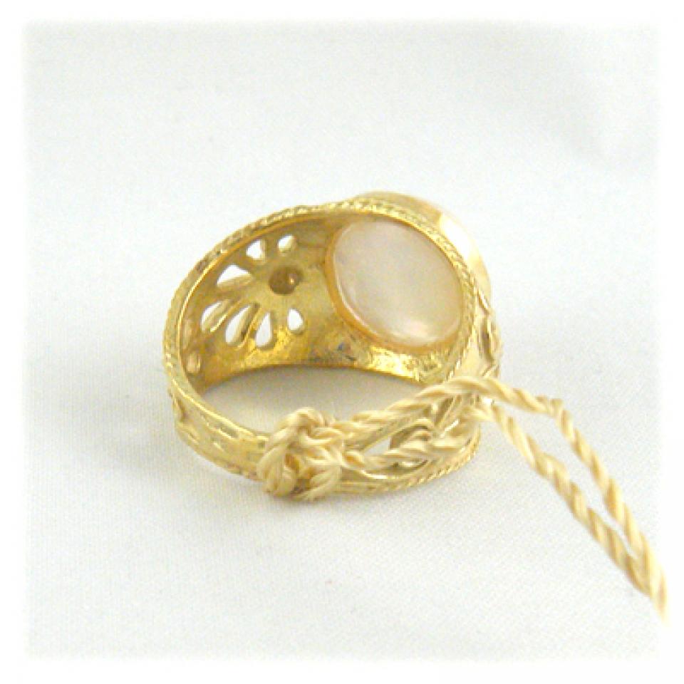 Anello in oro giallo 18kt. e perla mabè