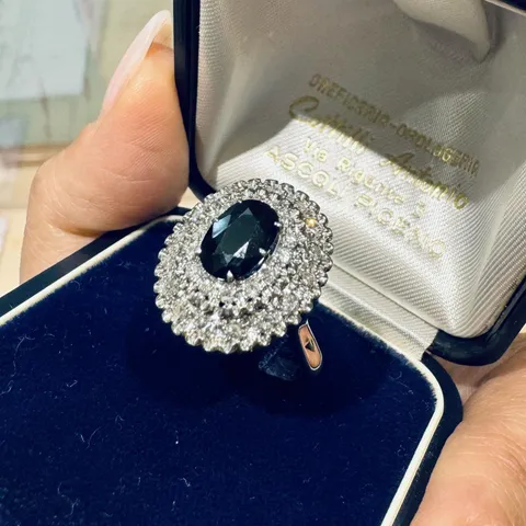 ANELLO STILE VINTAGE IN ORO BIANCO 18 KT ZAFFIRO BLU E DIAMANTI