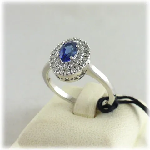 Anello in oro bianco zaffiro blu e diamanti