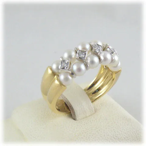 Anello in oro giallo, oro bianco perle e diamanti